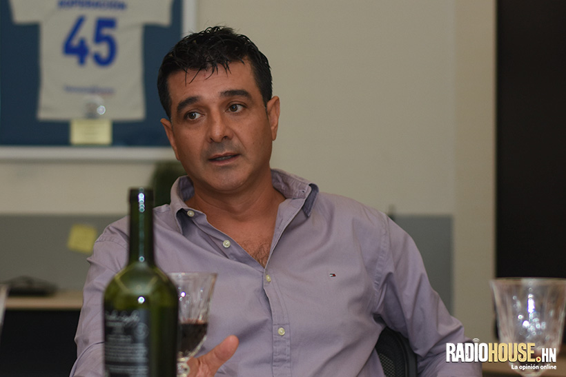 Diego Vásquez nos contó su experiencia en la tragedia del Estadio Nacional acompañado de un vino muy especial.
