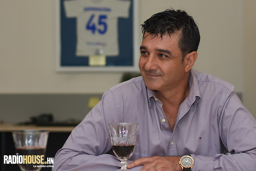 Vásquez no olvida su pasado en las canchas.