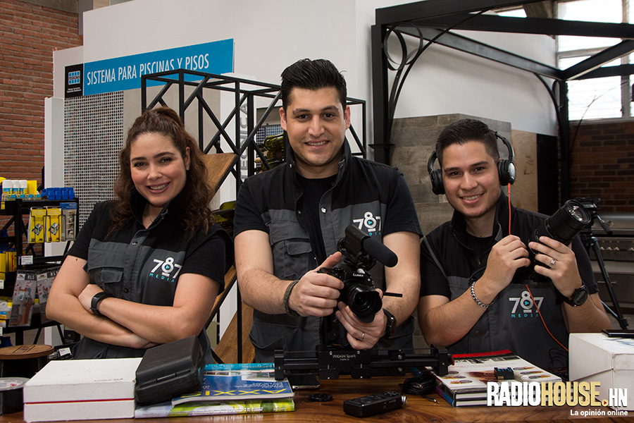 Crew de 787 Media