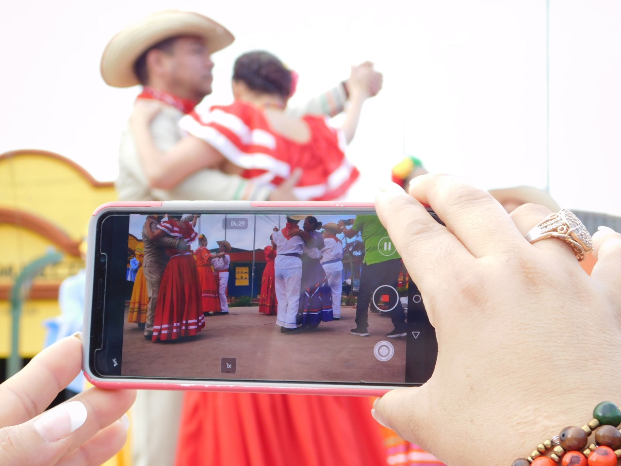 Turistas disfrutando las actividades realizadas en Valle de Ángeles.