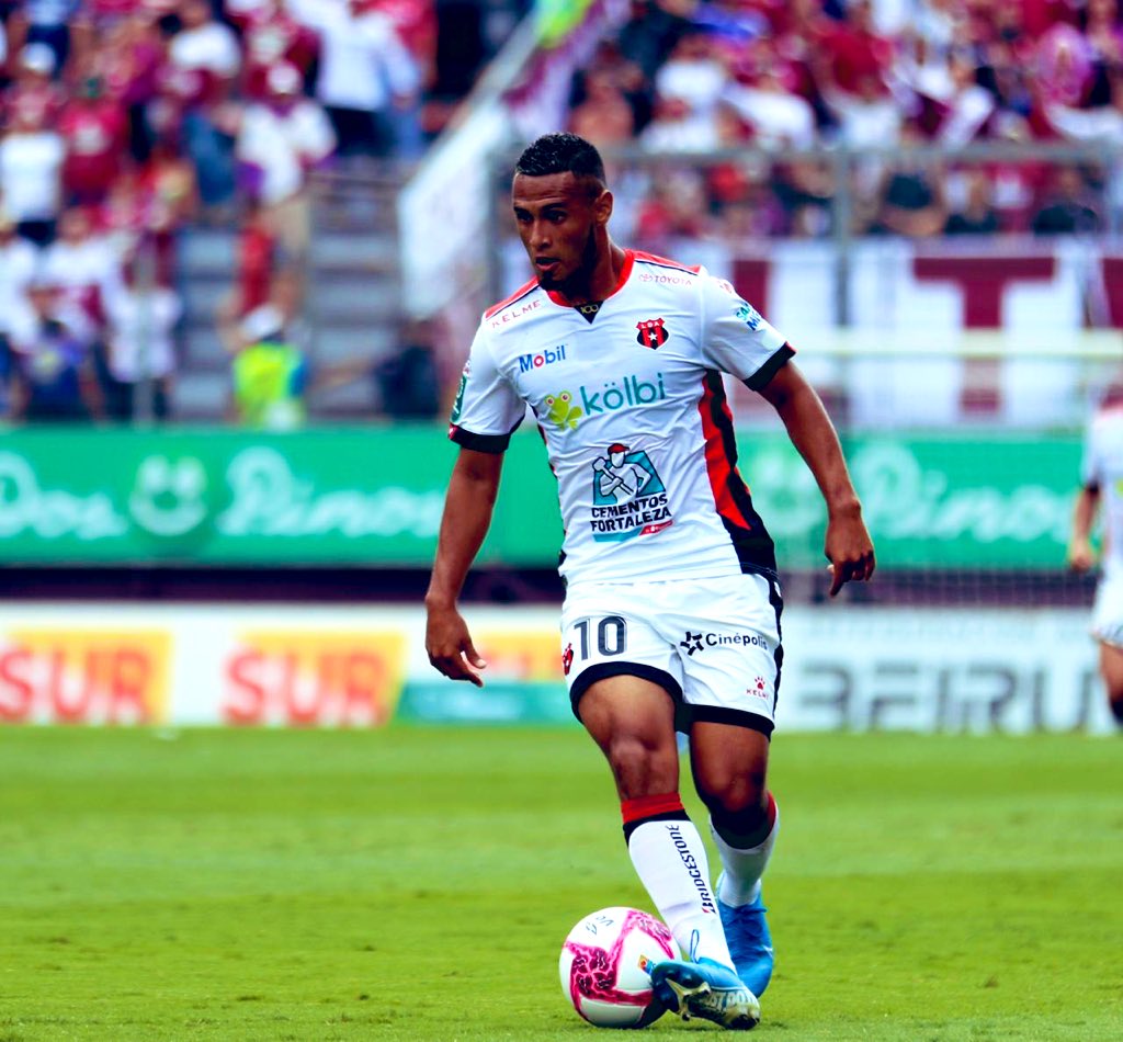 Foto de @Lpz10alex (Twitter).