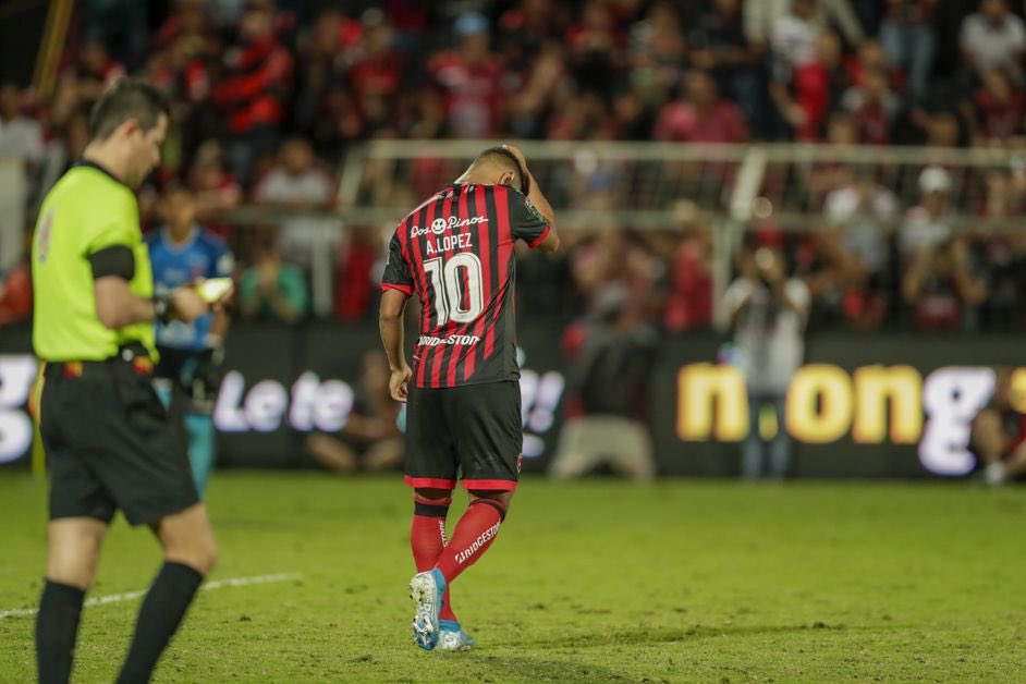 Una pesadilla para López! Falla penal y Alajuelense se queda sin ...